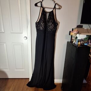Morgan & Co. Black Backless Lace Evening Prom Formal Gown